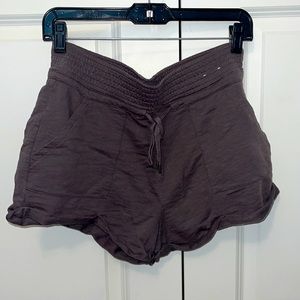 Express one eleven shortie pull on tie 100% cotton shorts. Size small.